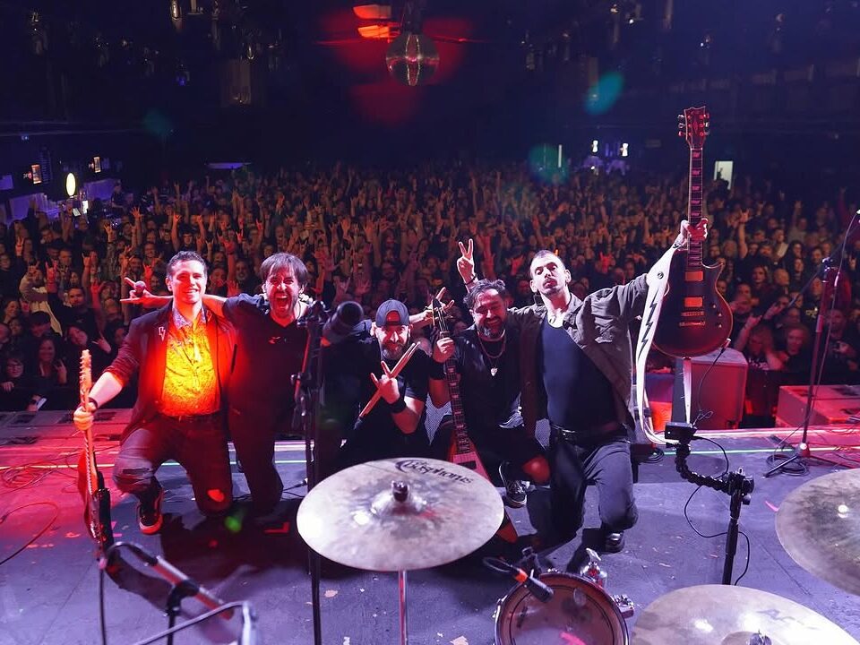 Público y escenario durante un concierto en Málaga