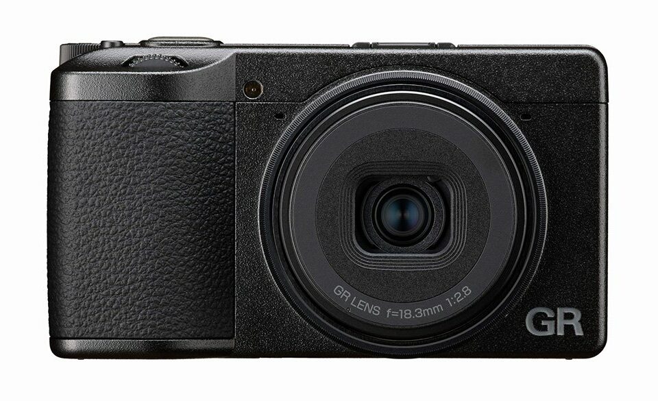 Ricoh GR IV 30th Anniversary Edition vista de frente con el anillo conmemorativo