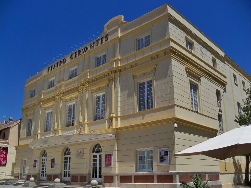 Fachada del Teatro Cervantes de Málaga