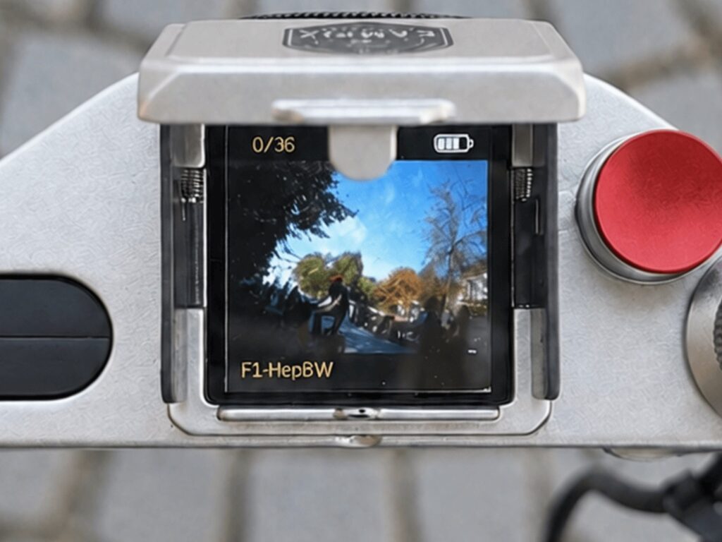 Visor de cintura de la Fotorgear Campix con la pantalla encendida y el contador del rollo en 0 de 36